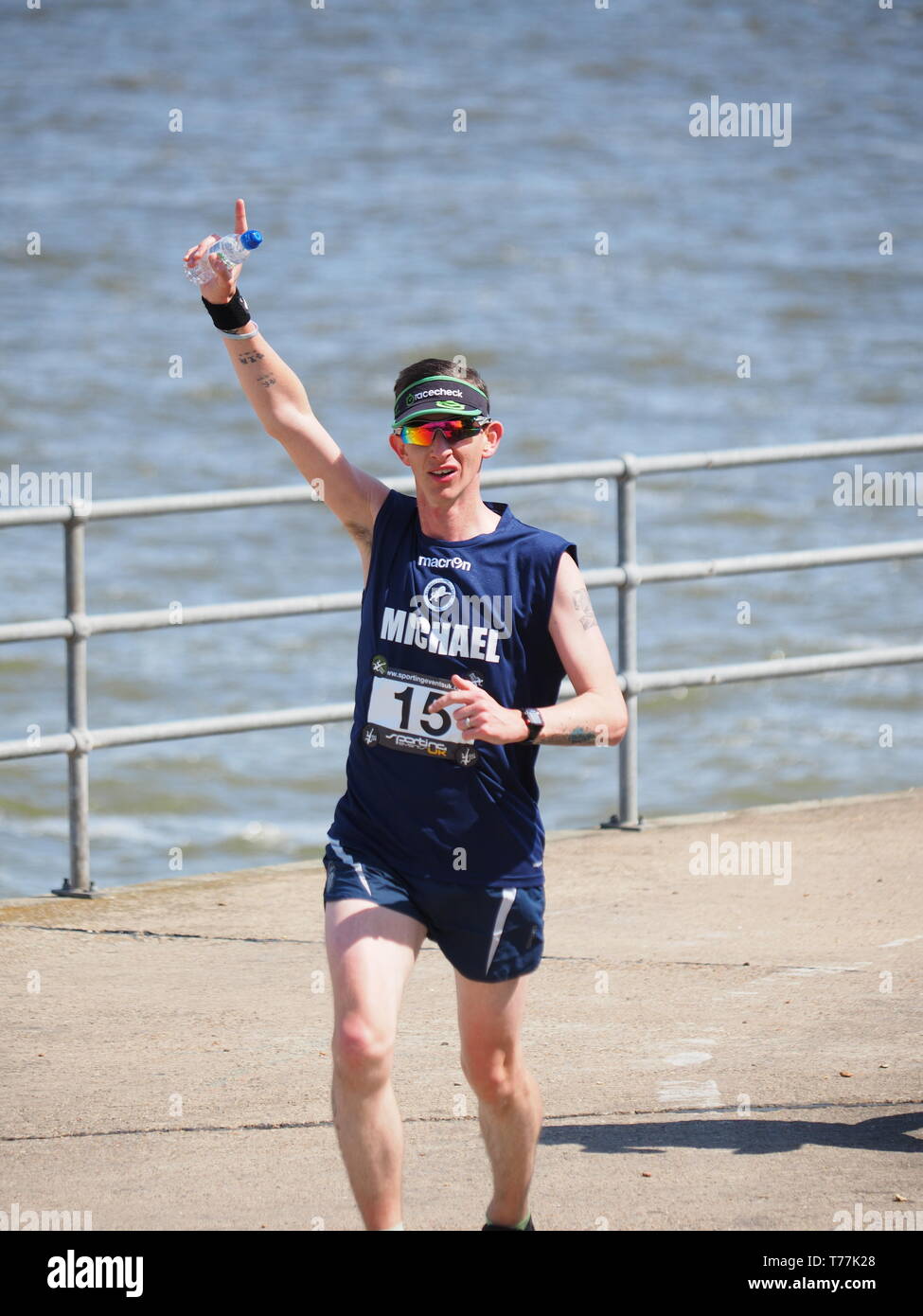 Sheerness, Kent, Regno Unito. Il 5 maggio 2019. Isola di Sheppey eseguire: 500 concorrenti hanno preso parte a questo evento annuale sull'Isle of Sheppey in Kent offre un 10k o 5k corrono lungo il lungomare, organizzata dal Rotary Club di Minster-on-Sea, eventi sportivi UK e Kent Sport fiducia con guide dal club di tutta la regione che partecipano. Credito: James Bell/Alamy Live News Foto Stock