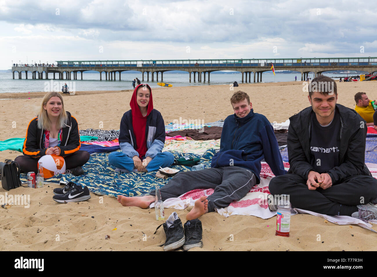 Boscombe, Bournemouth Dorset, Regno Unito. Il 5 maggio 2019. Bournemouth arti emergenti frangia (BEAF) Festival attira i visitatori a Boscombe con arti, mostre, eventi musicali, teatrali, spettacoli, film, danza, workshop. Reefiesta Urban reef tropicali opa tiki compresi Boscombe più grande spiaggia coperta. Credito: Carolyn Jenkins/Alamy Live News Foto Stock