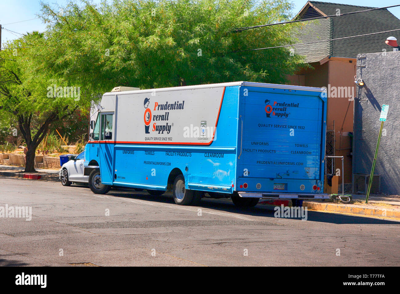 Consegna carrello da Prudential fornitura globale società nel centro cittadino di Tucson AZ Foto Stock