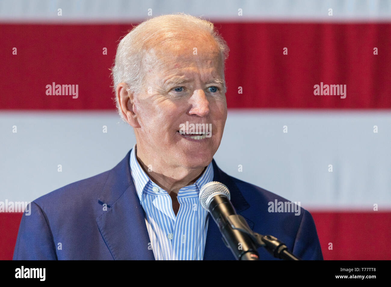 Ex Vice Presidente Joe Biden ha organizzato una campagna presidenziale al rally il Memoriale dei Veterani in Cedar Rapids, Iowa, USA il 30 aprile, 2019. Foto Stock