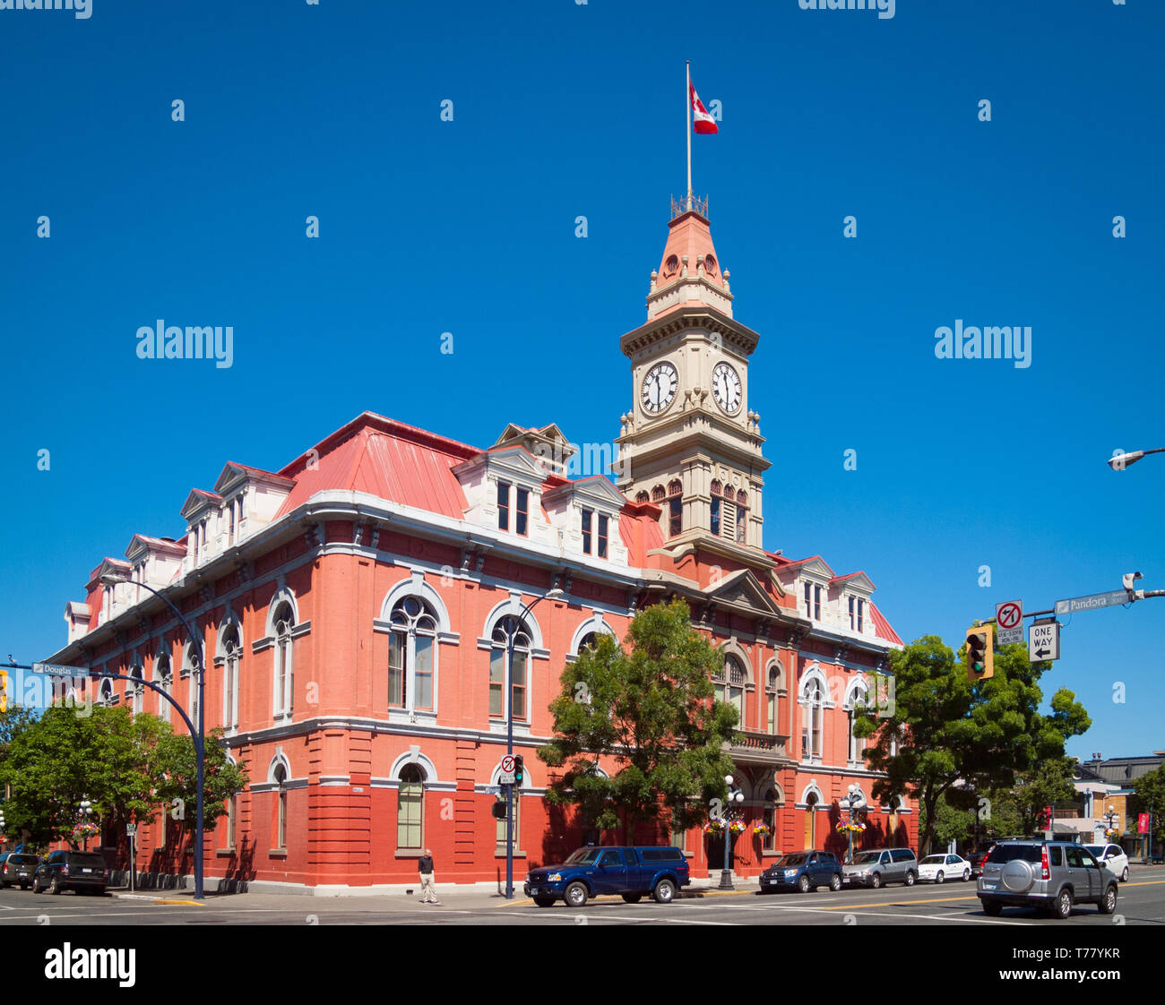 Una vista esterna di Victoria City Hall, lo storico municipio della città di Victoria, British Columbia, Canada. Foto Stock