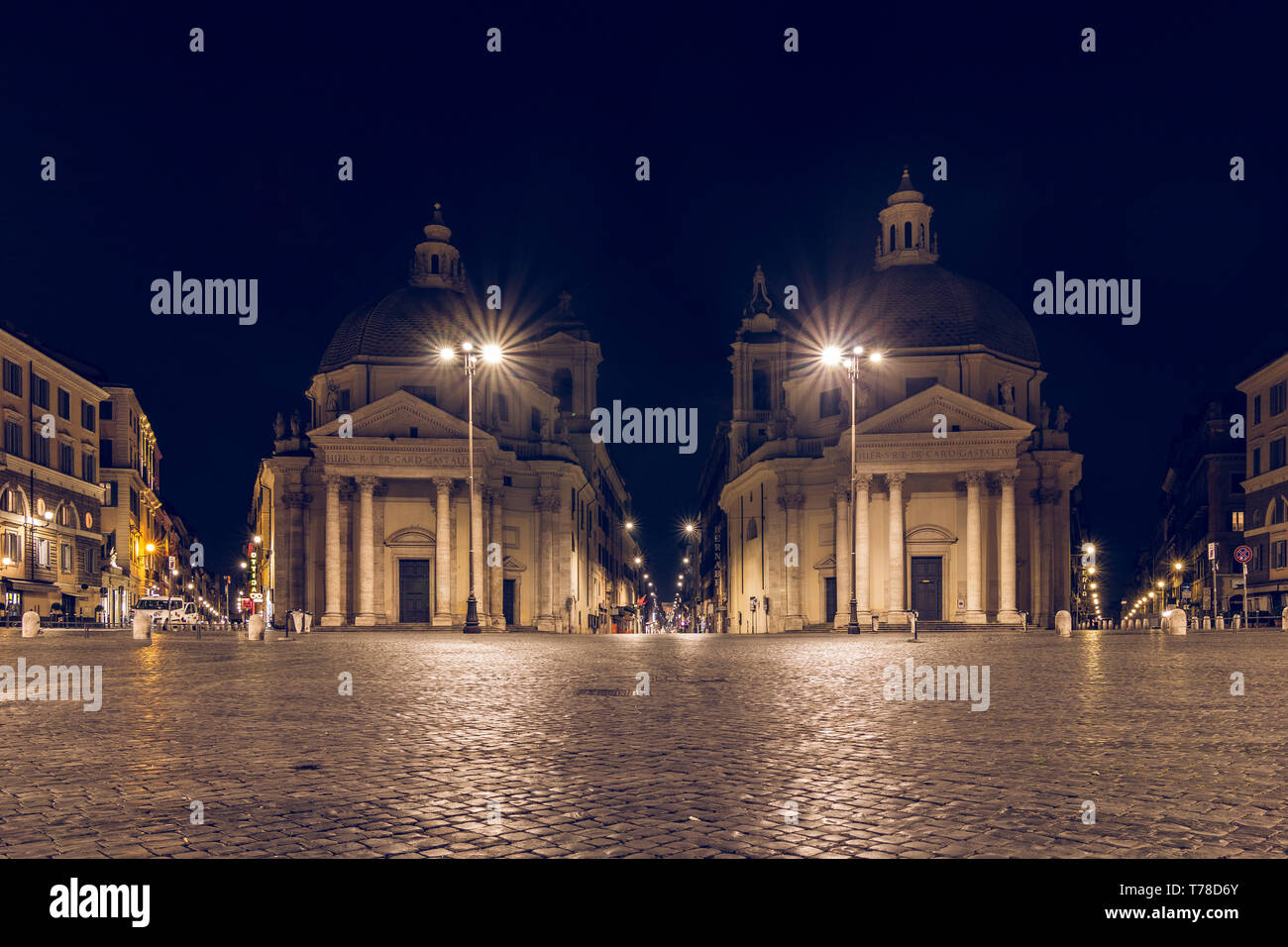 Piazza del Popolo (Piazza del Popolo dopo la chiesa di Santa Maria del Popolo) è una delle piazze più famose di Roma. La piazza con la chiesa Foto Stock