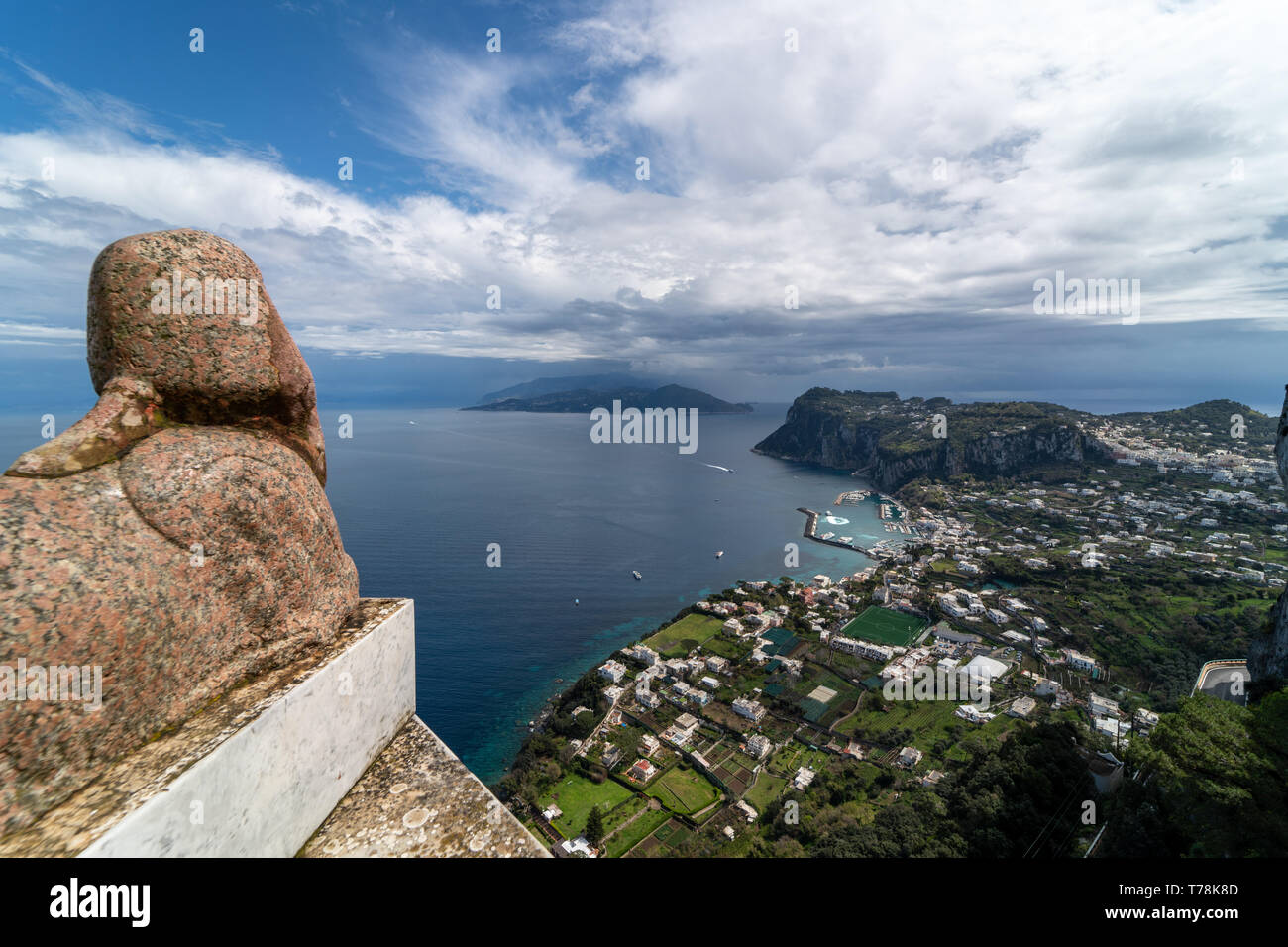 Villa San Michele ad Anacapri, costruita da Axel Munthe, Capri: il famoso e antico sphynx guardando verso il mare, Napoli, Capri e Villa Jovis Foto Stock