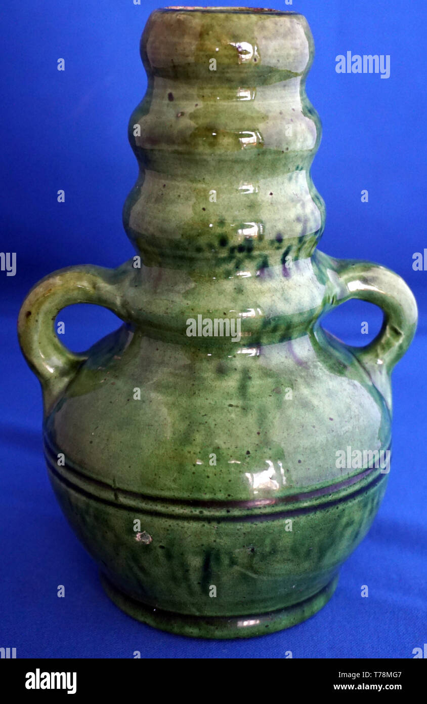 Arte belga movimento in ceramica ceramica vaso verde Foto Stock
