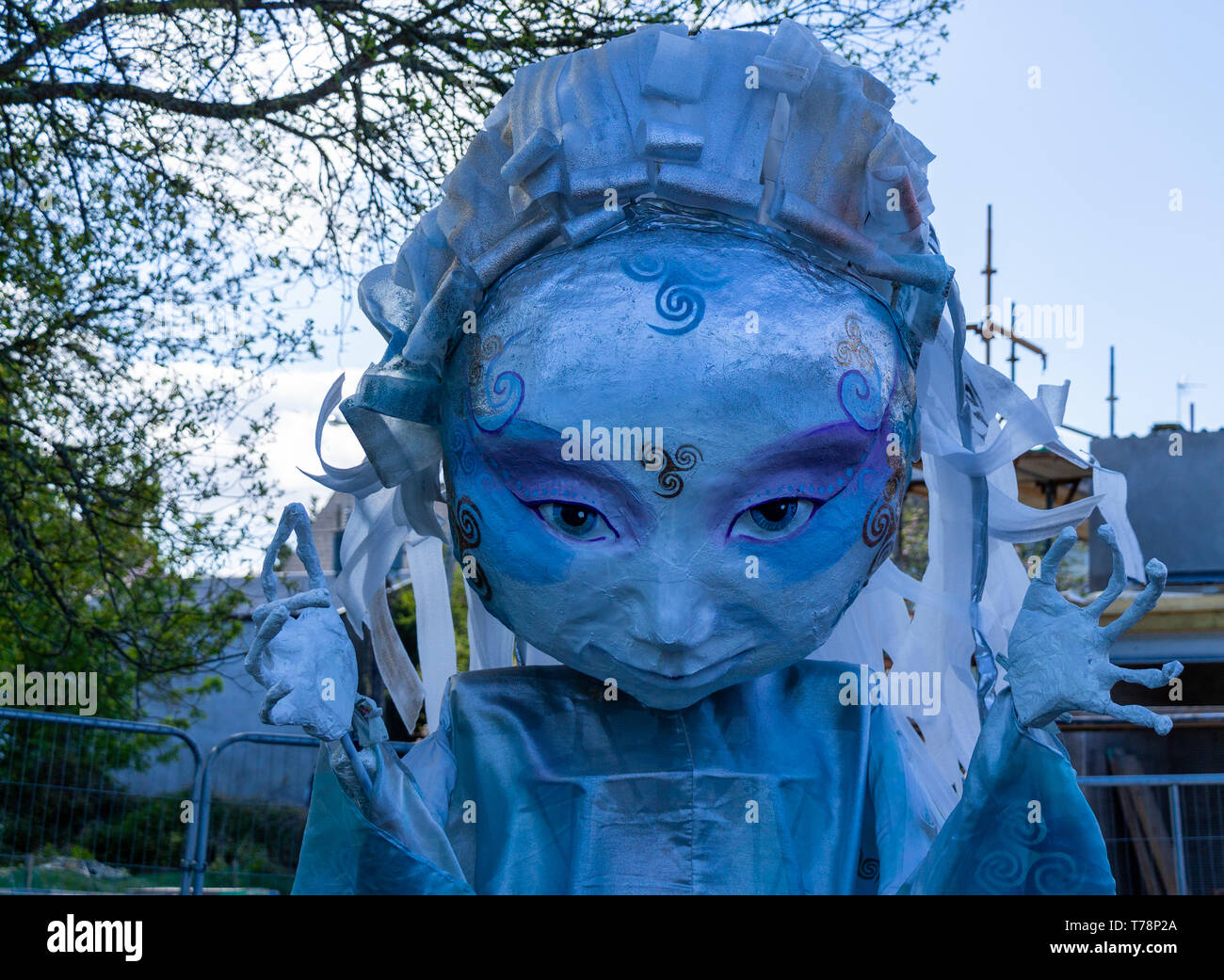 Close up giant manichino figure presso un jazz festival. Foto Stock