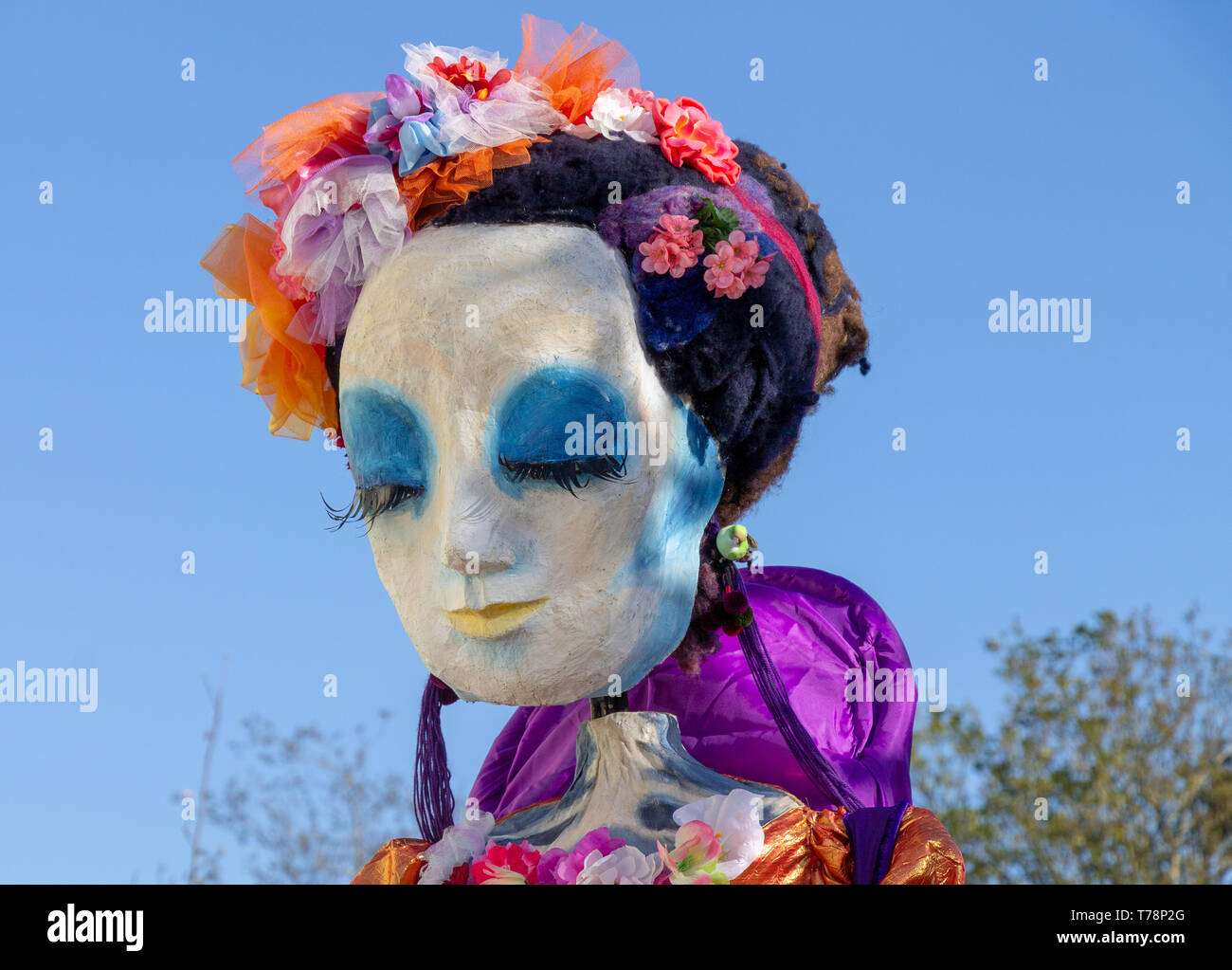 Close up giant manichino figure presso un jazz festival. Foto Stock