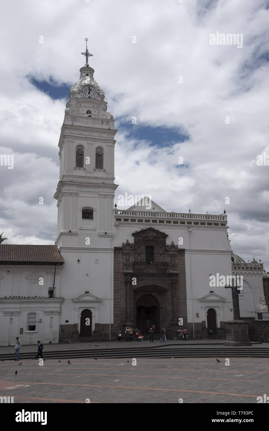 Costruito a partire dal 1580 e finite attorno al 1650 Santo Domingo monastero è uno dei più imponenti di stile coloniale e chiese in Quito Ecuador e. Foto Stock