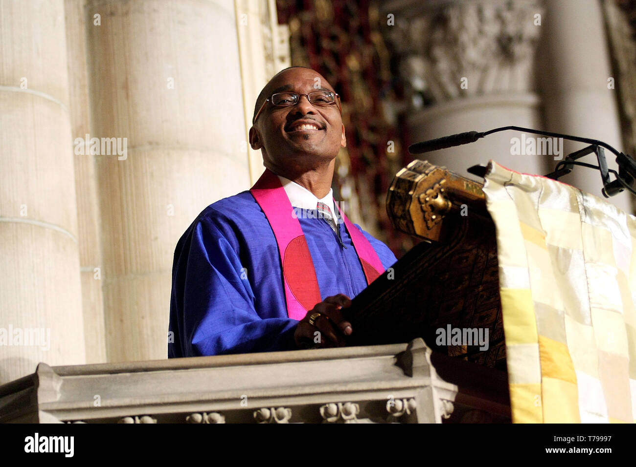 New York, Stati Uniti d'America. Il 24 febbraio, 2009. Brad Braxton presso la celebrazione memoriale per Odetta Holmes al Riverside Church. Credito: Steve Mack/Alamy Foto Stock