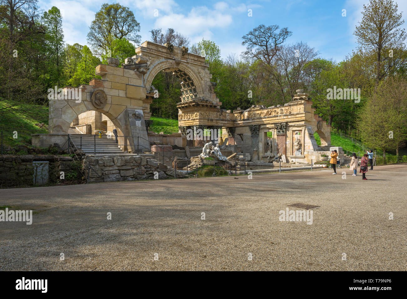 Rovine romane Schonbrunn Vienna, vista delle rovine romane (costruite nel 1778) nei giardini del Palazzo Schönbrunn a Vienna, Austria. Foto Stock