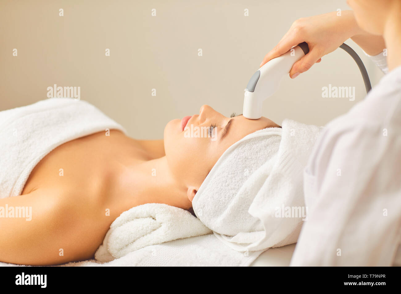 Hardware cosmetologia. Testa di Cosmetologia procedura. Foto Stock