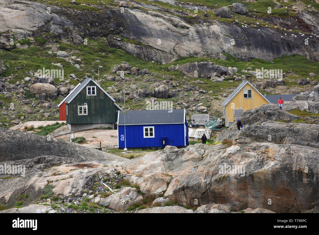 Aappilattoq è s piccolo insediamento costiero lungo le acque interne della Groenlandia meridionale. Foto Stock