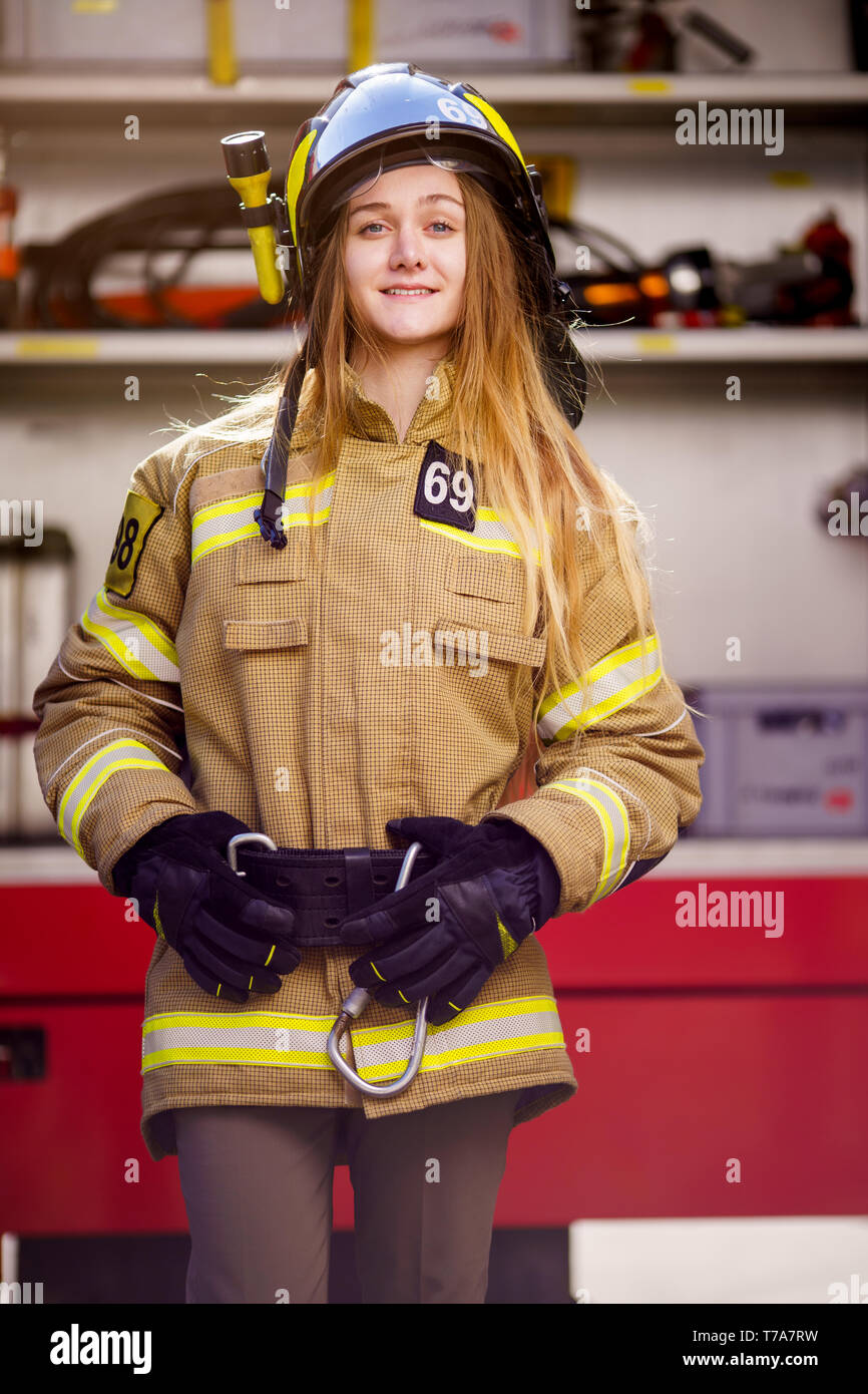 Pompiere donna immagini e fotografie stock ad alta risoluzione - Alamy