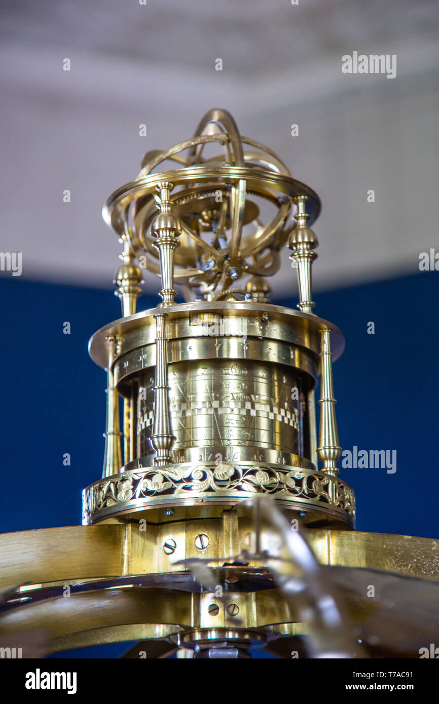 Hillerod, Danimarca - Giugno, 2016: vista di una storica globo celeste orologio astronomico presso il Castello Frederiksborg, una pietra miliare storica di una sontuosa comp Foto Stock
