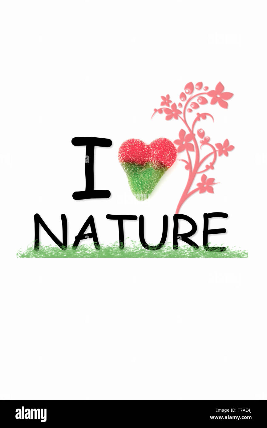 Amo la natura. Un cuore di dolce jellybeans su sfondo bianco Foto Stock