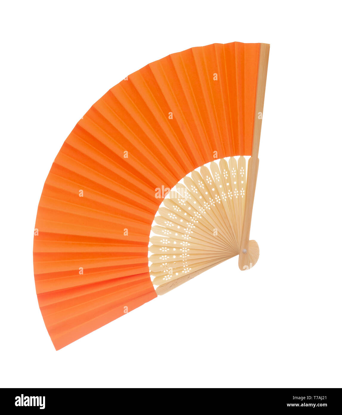 Il colore arancio della carta e del legno, forse il bambù, ventola isolati su sfondo bianco. Assenza di plastica. Foto Stock