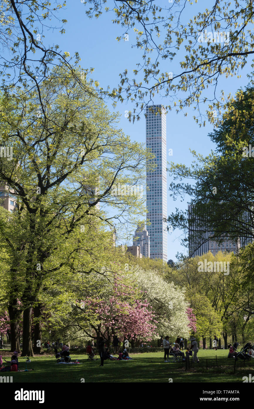 Central Park con 432 Park Avenue in background, NYC, STATI UNITI D'AMERICA Foto Stock