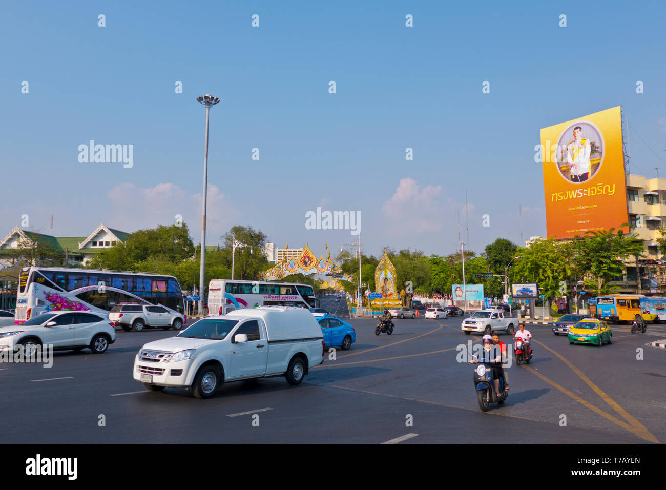 Traffico, Phan Fa Lilat Bridge, Banglamphu, Bangkok, Thailandia Foto Stock