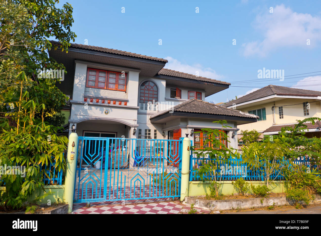 Residenziale case staccato, vista parco città villaggio, Prawet, Bangkok, Thailandia Foto Stock