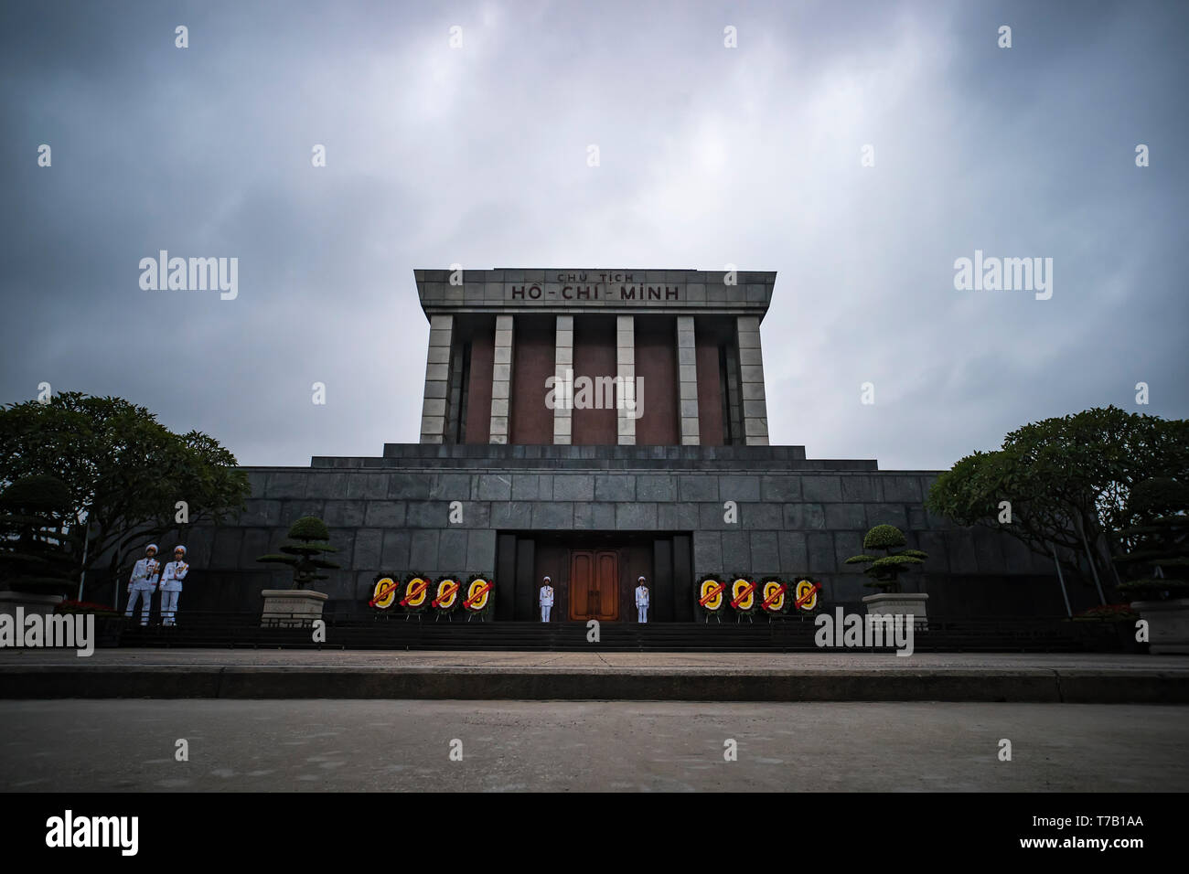 Ho Chi Min mausoleo è un memoriale di grandi dimensioni nel centro di Hanoi circondato da Ba Dinh Square. Essa ospita il corpo imbalsamato dell ex leader vietnamita presi Foto Stock