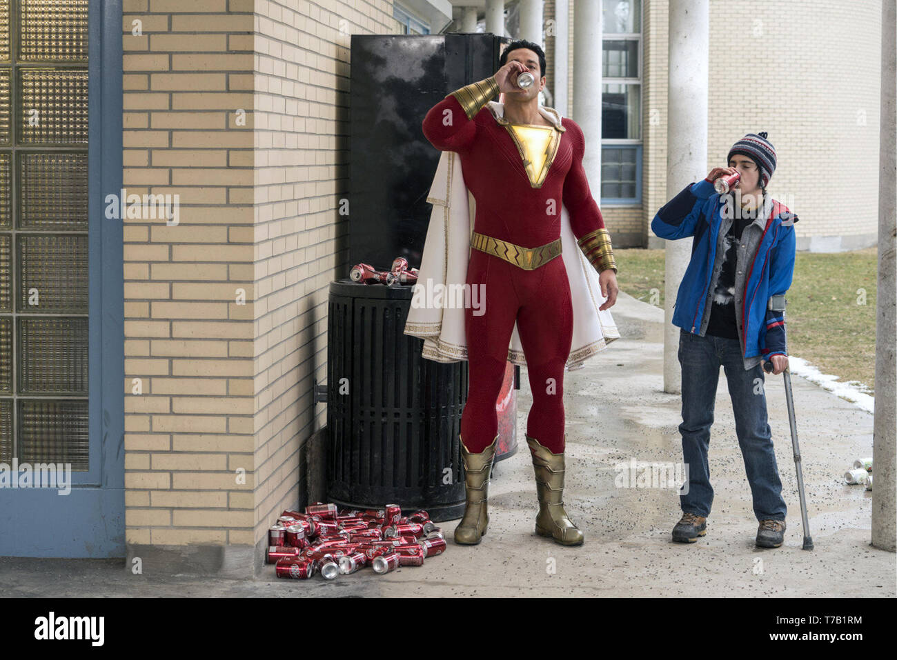 Shazam! È un 2019 American superhero commedia film basato sul carattere della DC Comics lo stesso nome. Prodotto da New Line Cinema e distribuito da Warner Bros Foto, è il settimo episodio nella estesa DC Universe (DCEU). Questa fotografia è per il solo uso editoriale ed è il copyright del film company e/o il fotografo assegnato dal film o società di produzione e può essere riprodotto solo da pubblicazioni in congiunzione con la promozione del film di cui sopra. Un credito per il film company è richiesto. Il fotografo deve anche essere accreditato quando noto. Foto Stock