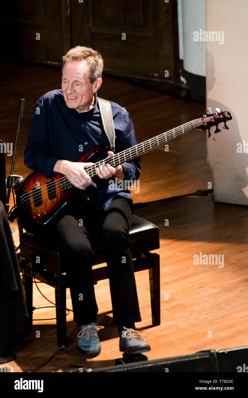 John Paul Jones performing live on stage presso il Conservatorio Giuseppe Verdi di Torino, per il "Torino Jazz Festival' 2019 Foto Stock