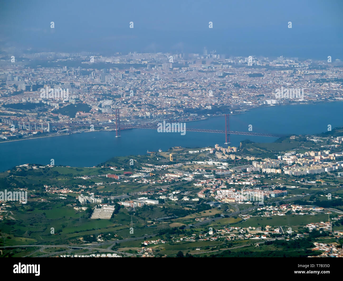 Vista aerea di Lisbona in Portogallo visto da un aereo Foto Stock