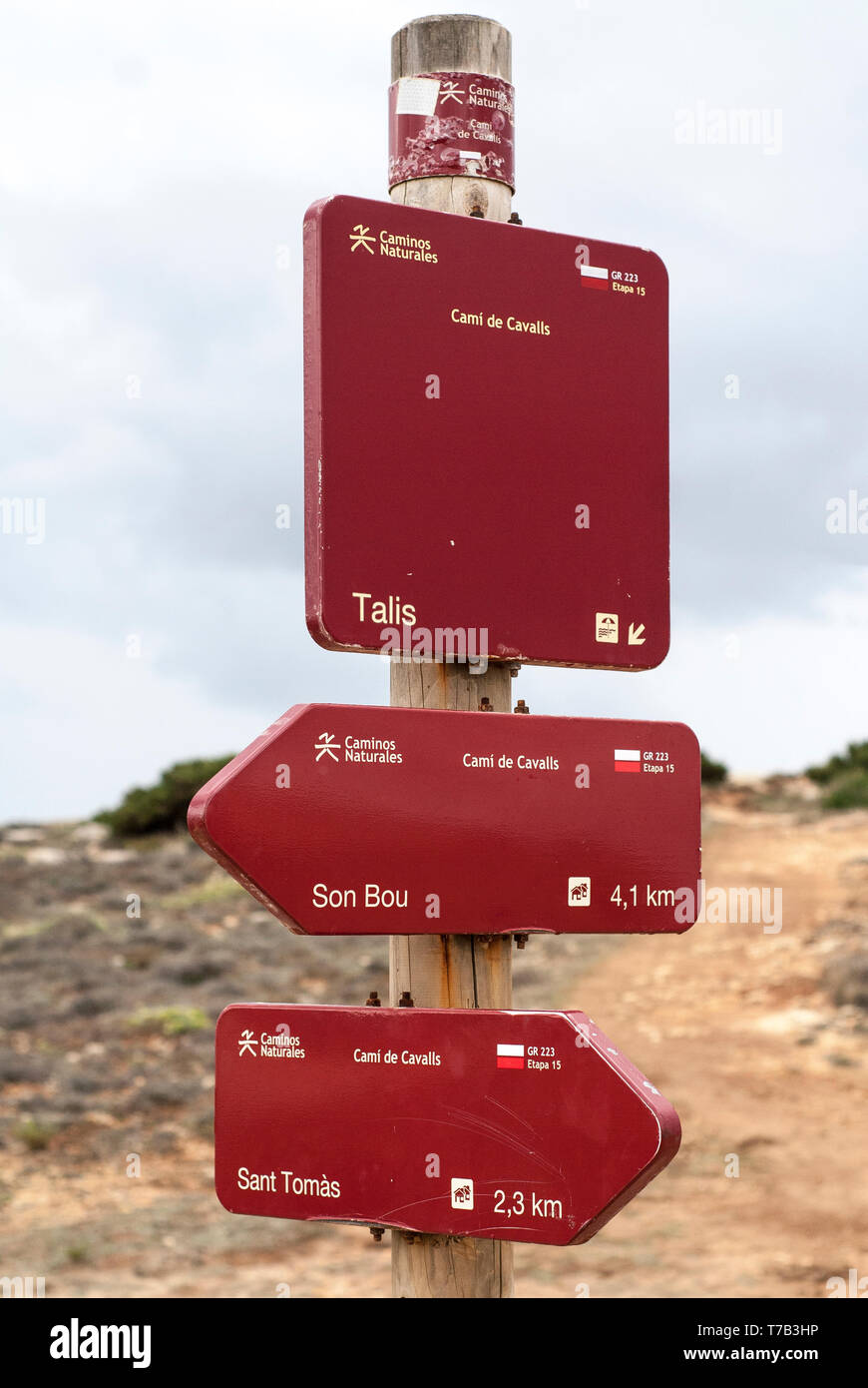 MINORCA-settembre 19:un percorso segno il Cami de Cavalls passeggiata costiera nell isola di Minorca, Settembre,19,2017. Foto Stock