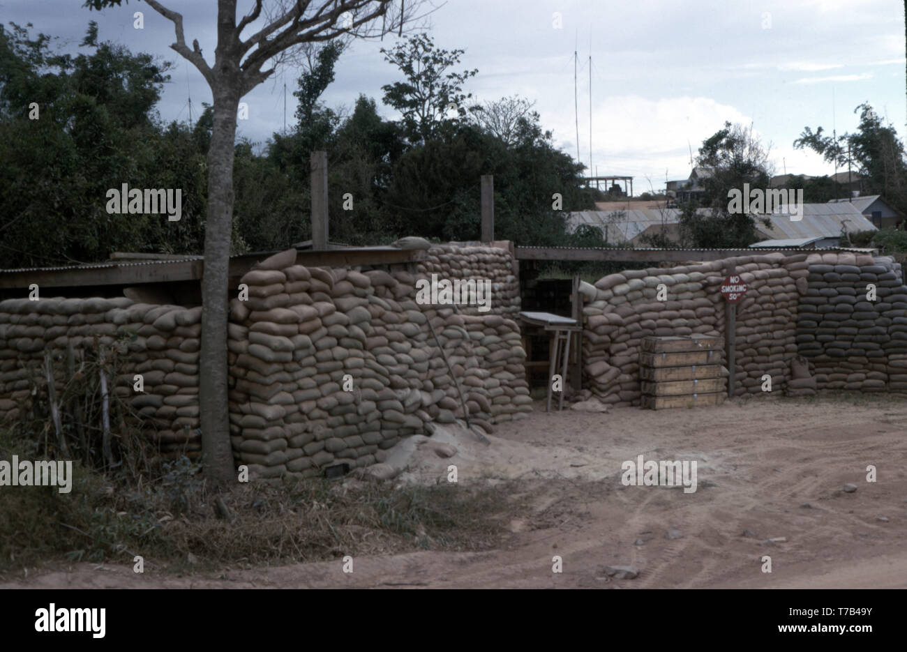 Bunker Vietnam-Krieg der US Army aus Sandsäcken - guerra di Vietnam bunker fatti con sacchi di sabbia Foto Stock
