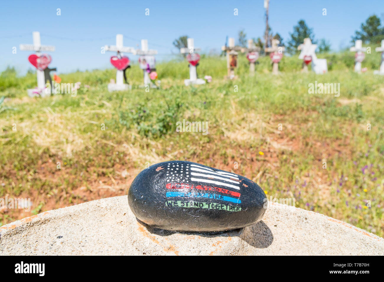 86 croci piantate per informarla delle vittime del fuoco di campo disastro in paradiso, California. Le croci sono state l'idea di Greg Zanis, da Ch Foto Stock