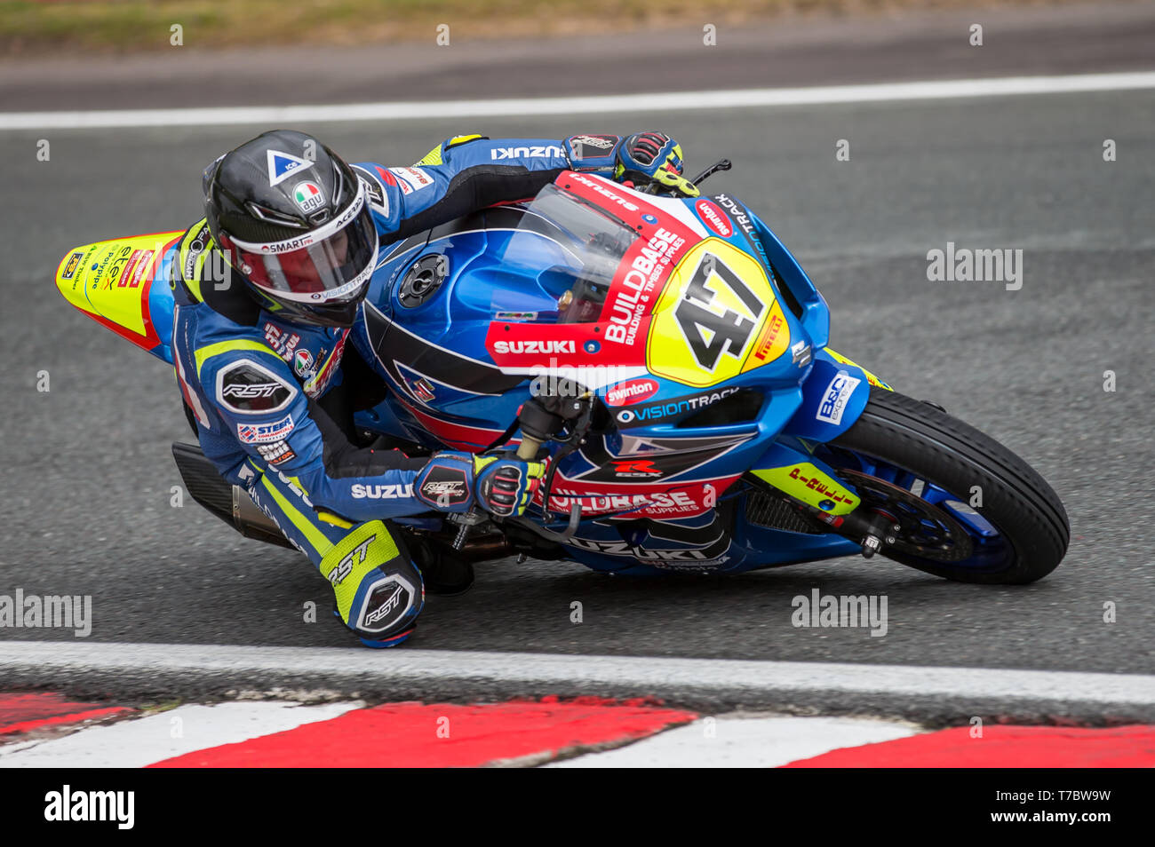 Oulton Park, Little Budworth, UK. Il 6 maggio, 2019. Bennetts British Superbike, round 2, giorno 3; Richard Cooper Buildbase Suzuki nel Pirelli National Superstock 1000 gara Credito: Azione Sport Plus/Alamy Live News Foto Stock