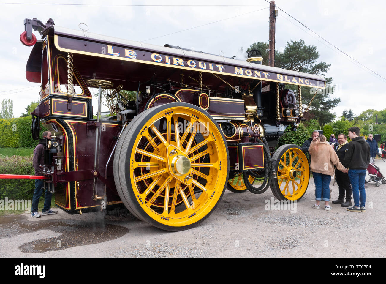 Con trazione a vapore il motore a un evento di Hampshire, Regno Unito, una nuova build di repliche di Fowler 10 NHP Super Lion Showmans locomotiva della strada n. 19989 " Avanti " XG 2010 Foto Stock