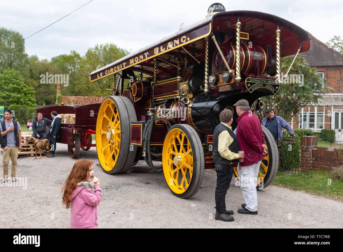 Con trazione a vapore il motore a un evento di Hampshire, Regno Unito, una nuova build di repliche di Fowler 10 NHP Super Lion Showmans locomotiva della strada n. 19989 " Avanti " XG 2010 Foto Stock