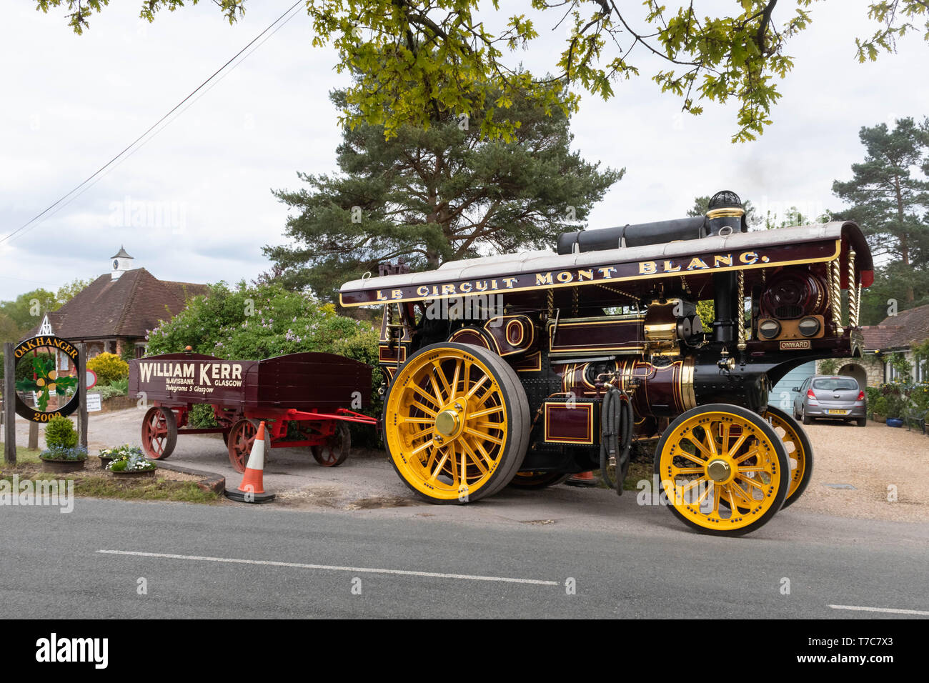 Con trazione a vapore il motore a un evento di Hampshire, Regno Unito, una nuova build di repliche di Fowler 10 NHP Super Lion Showmans locomotiva della strada n. 19989 " Avanti " XG 2010 Foto Stock