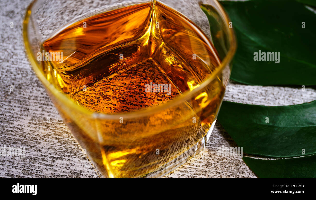 Cognac in un bicchiere Old Fashion Foto Stock