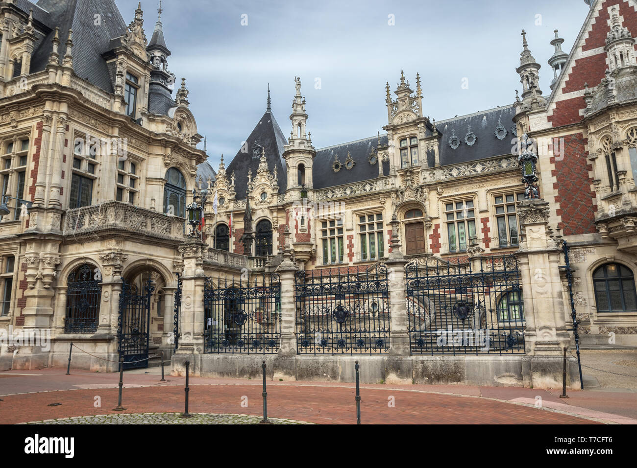 Editoriale: FECAMP, SEINE-Maritime, Francia, 16 settembre 2018 - l'entrata dell'abbazia benedettina con la gate e la corte di ingresso Foto Stock