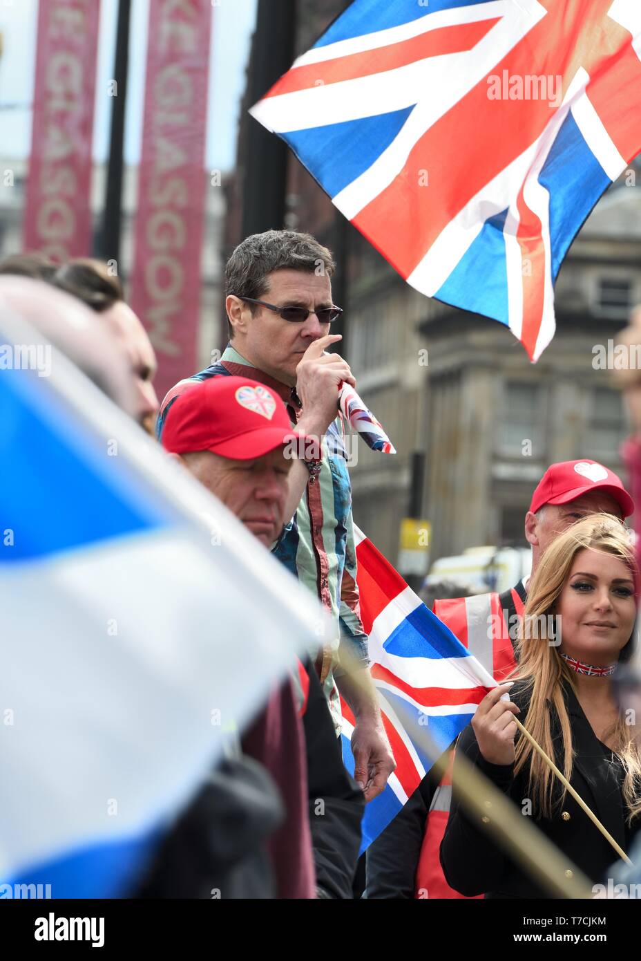 Tommy Robinson parlando al AUOB indipendenza scozzese marzo a George Square, Glasgow, Scotland, Regno Unito il 4 maggio 2019 Foto Stock