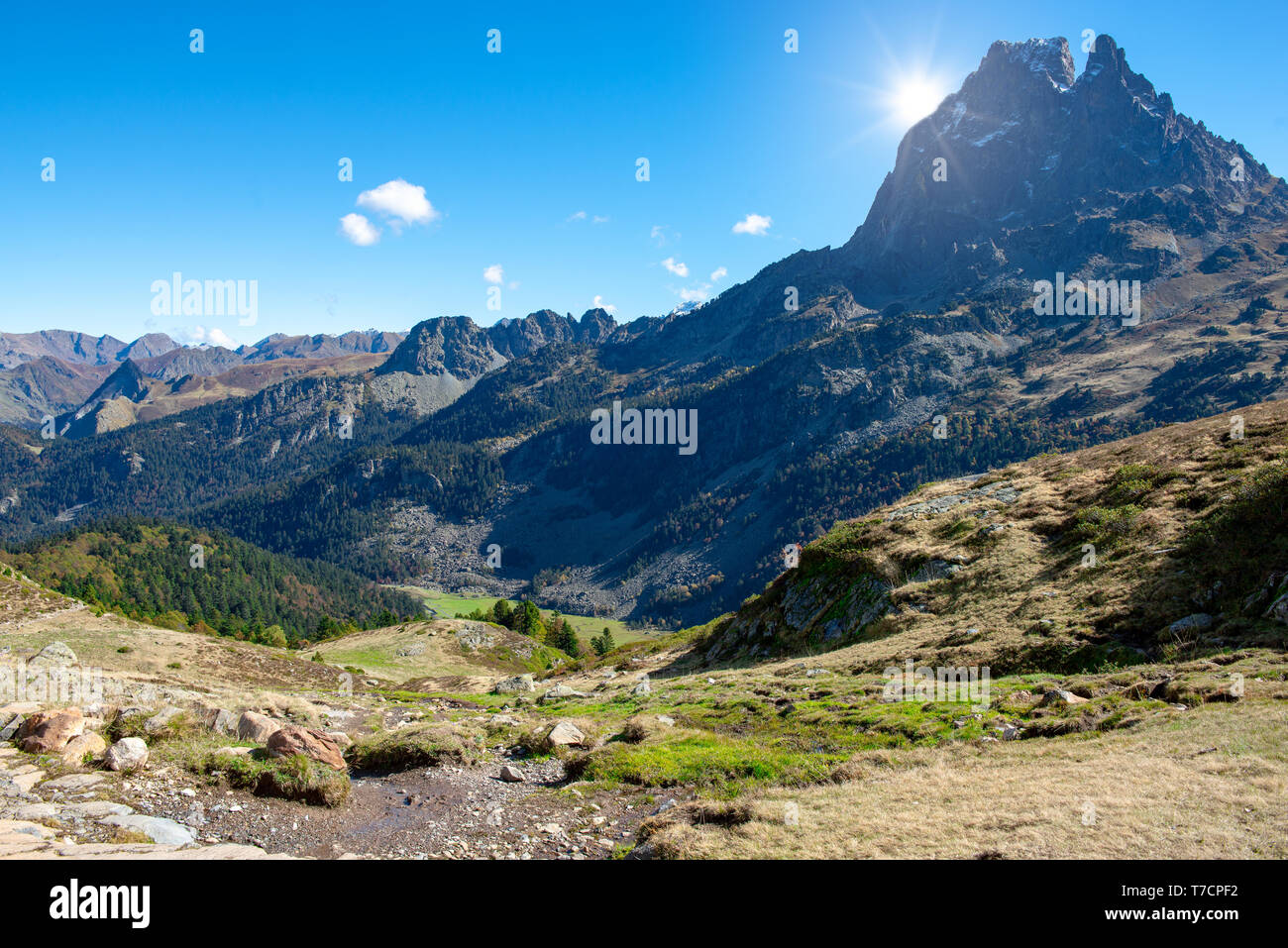 Una vista del famoso Pic du Midi Ossau nei Pirenei francesi montagne Foto Stock