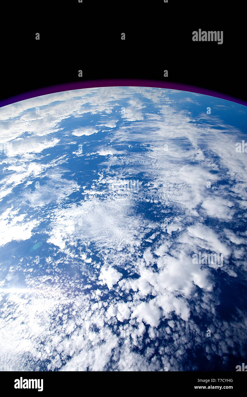 Immagine del cielo, invertito in modo da apparire come una immagine della Terra dallo spazio. Foto Stock