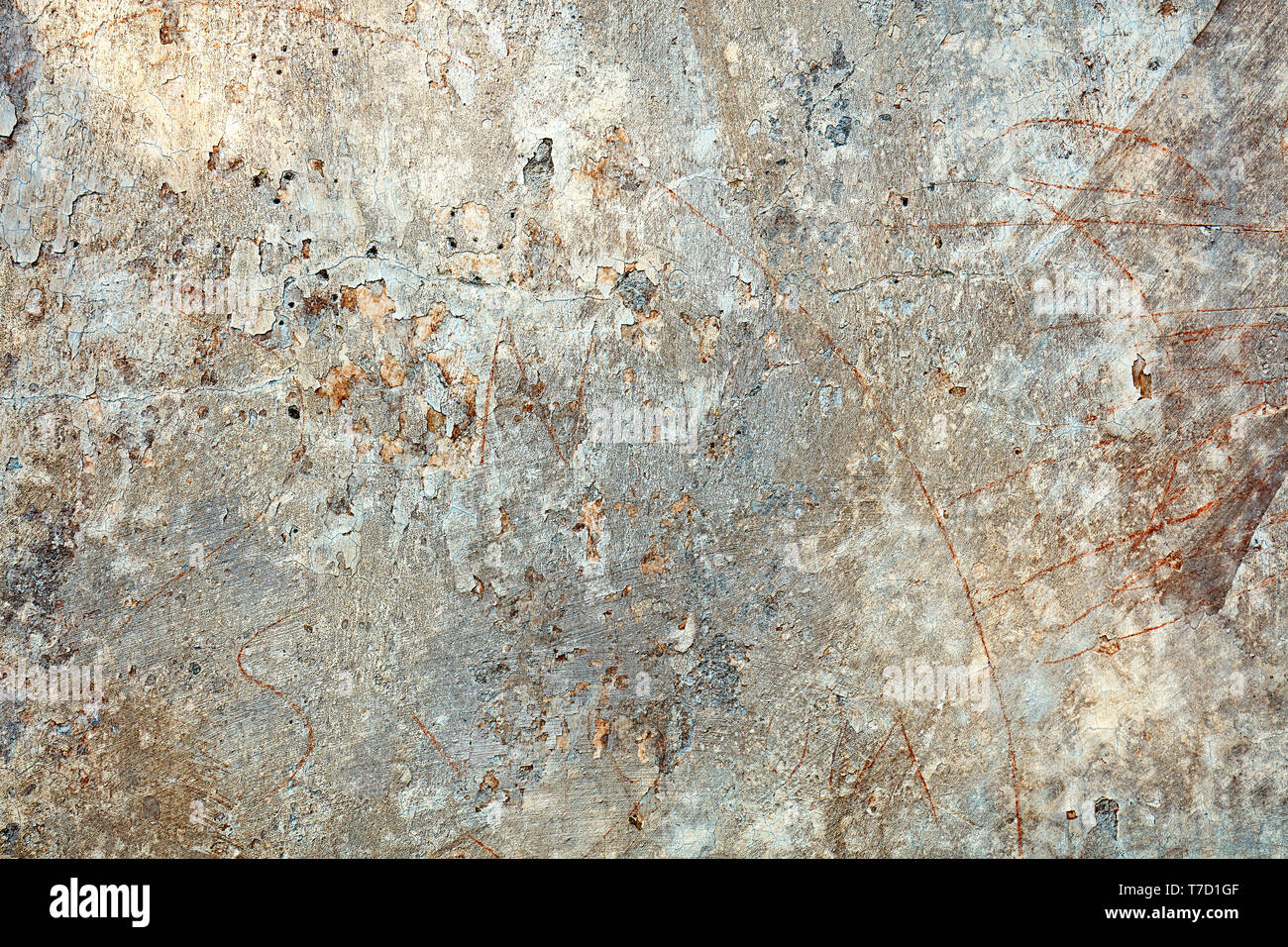 Vicino la superficie testurizzata della parete spiovente con crepe sullo sfondo per uso in background Foto Stock