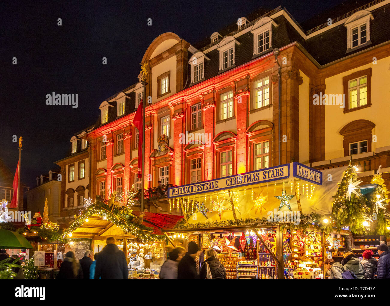 Mercatino di Natale presso la piazza del mercato di Heidelberg, Germania Foto Stock