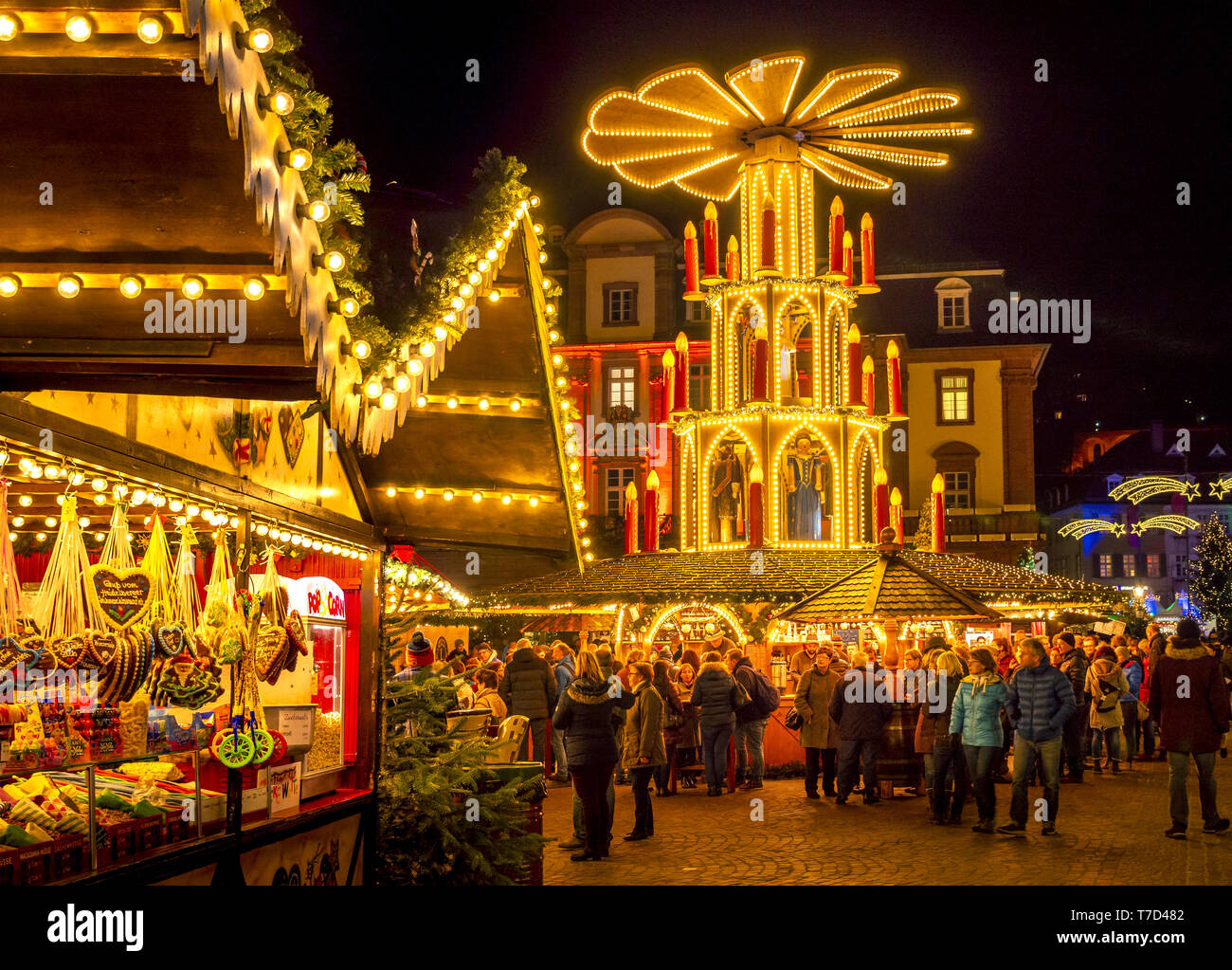 Mercatino di Natale presso la piazza del mercato di Heidelberg, Germania Foto Stock