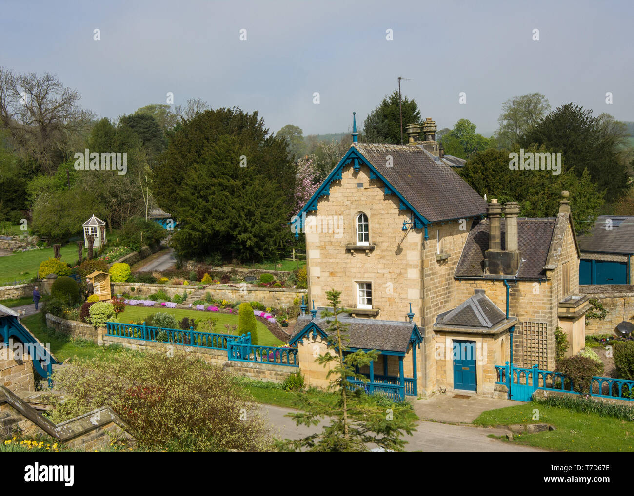 Casa Cottage o dal villaggio di Edensor su Chatsworth station wagon, DERBYSHIRE REGNO UNITO Foto Stock