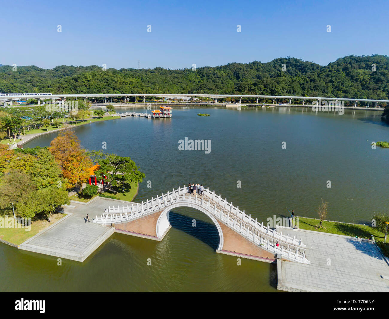 Vista aerea della luna ponte di Dahu Park a Taipei, Taiwan Foto Stock