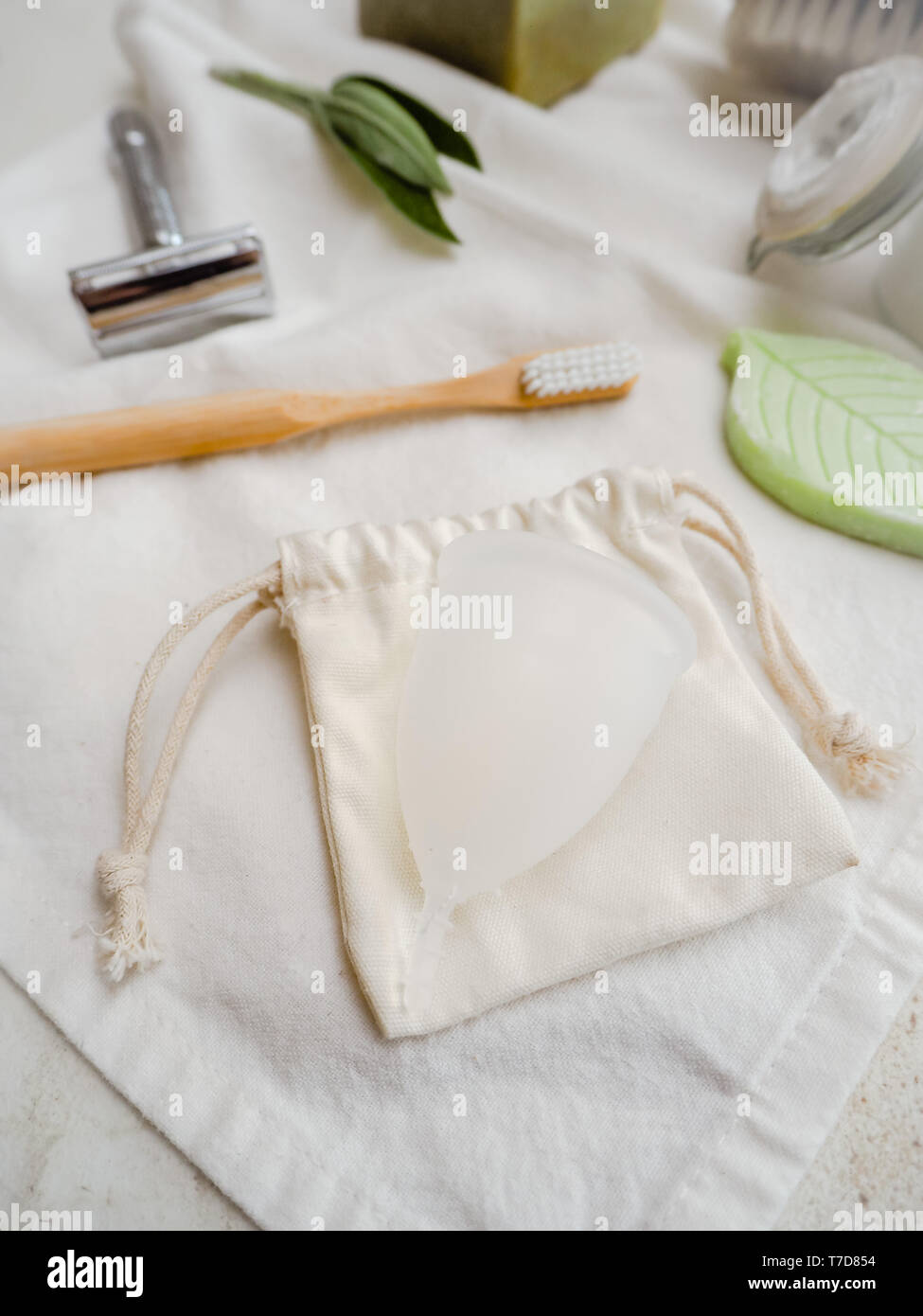Eco Friendly riutilizzabile coppa mestruale e altri prodotti sanitari per un libero di plastica stile di vita Foto Stock