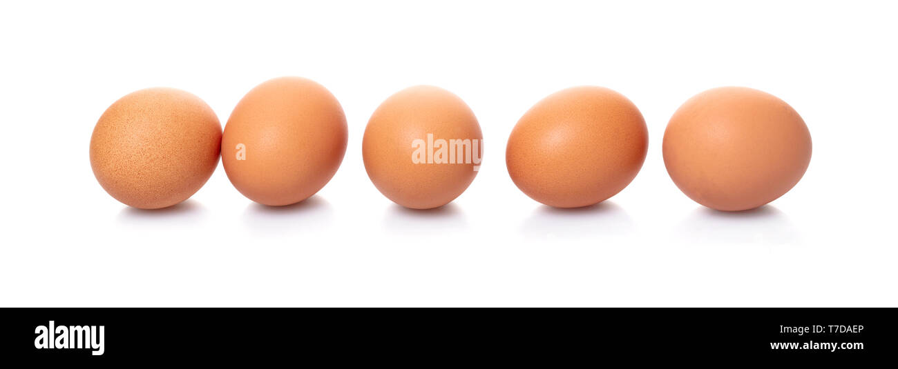 Uova di gallina closeup bianco su sfondo isolato Foto Stock