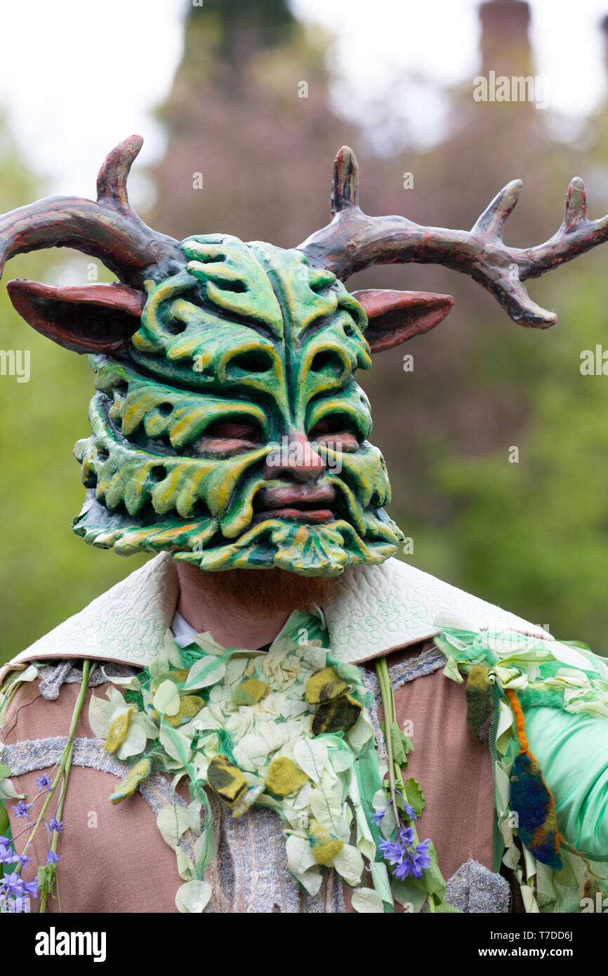 Il Green Man Festival 2019, tenutasi nel villaggio di Clun inn Shropshire in Inghilterra. La festa ha origini pagane relative al mutare delle stagioni. Foto Stock