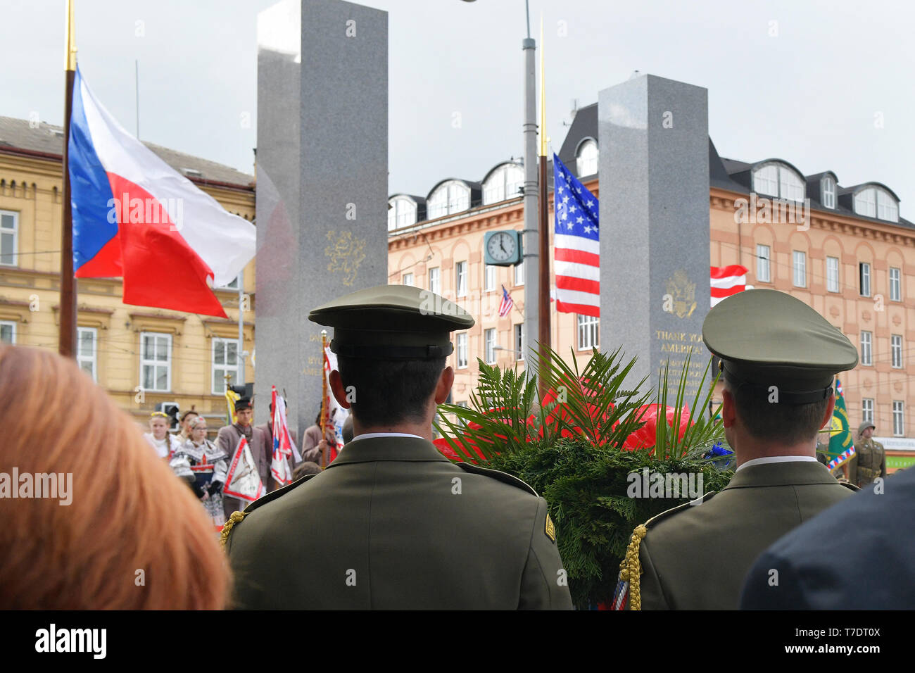 Pilsen, Repubblica Ceca. 06 Maggio, 2019. Quattro giorni di festa di liberazione a Plzen, marcatura alla 74anniversario della liberazione di questo paese da parte degli Stati Uniti e i suoi alleati, che è una delle più grandi feste della vittoria in Europa, culminato con un atto commemorativo presso il granito tralicci delle Grazie, America! Memorial a Plzen, Repubblica Ceca, 6 maggio 2019. Circa 70.000 persone hanno visitato il festival nonostante il freddo e la pioggia. Credito: Miroslav Chaloupka/CTK foto/Alamy Live News Foto Stock