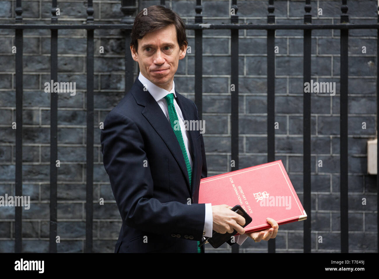 Londra, Regno Unito. Il 7 maggio, 2019. Rory Stewart MP, Segretario di Stato per lo Sviluppo Internazionale, foglie 10 Downing Street a seguito di una riunione del gabinetto. Credito: Mark Kerrison/Alamy Live News Foto Stock