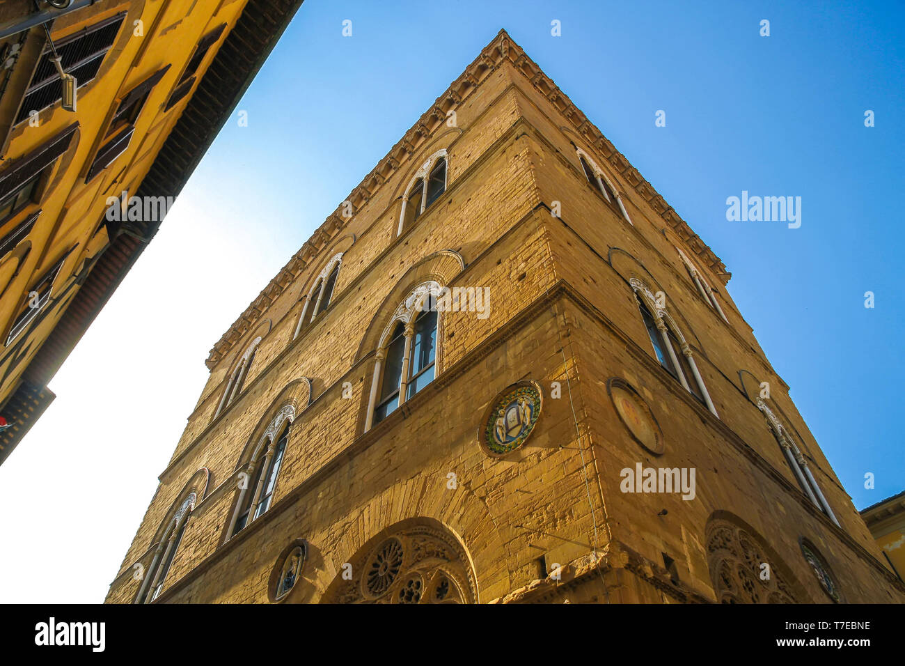 Vista sulla chiesa di Orsanmichele a Firenze in una giornata di sole. Foto Stock