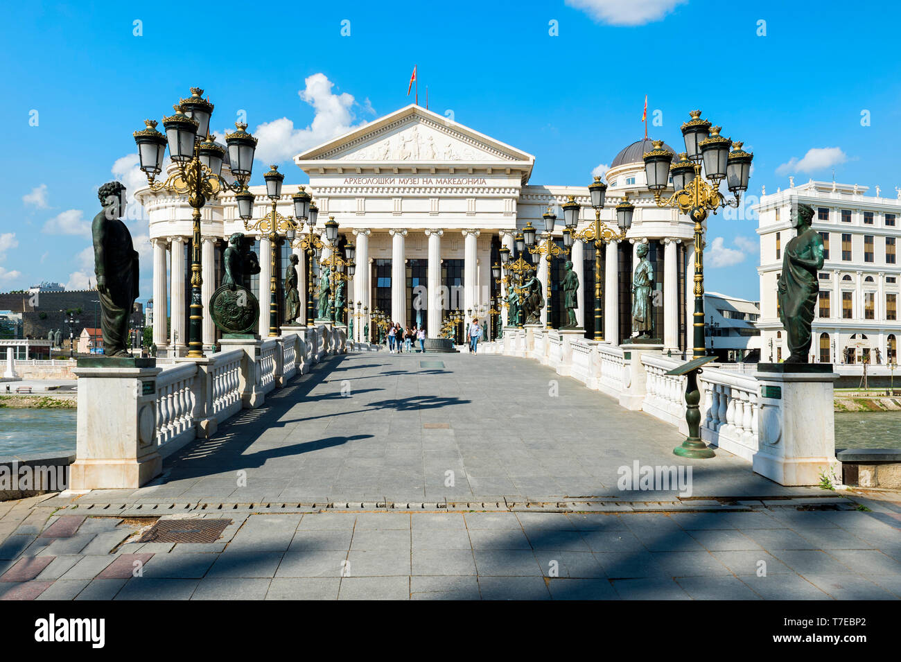 Museo archeologico di Macedonia, fiume Vardar e Eye Bridge, Skopje, Macedonia Foto Stock